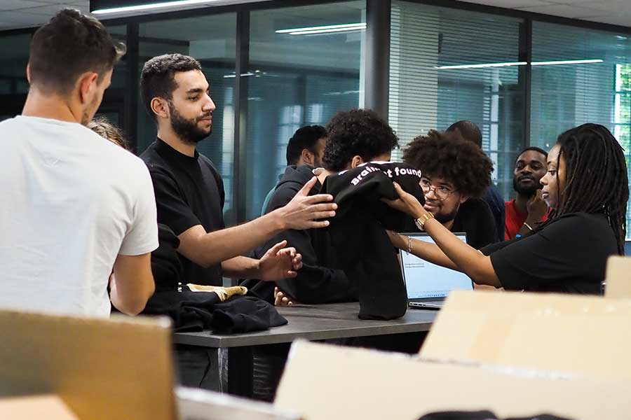 remise des pulls à l'école informatique de paris