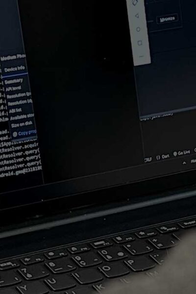 étudiants créant un site ecommerce